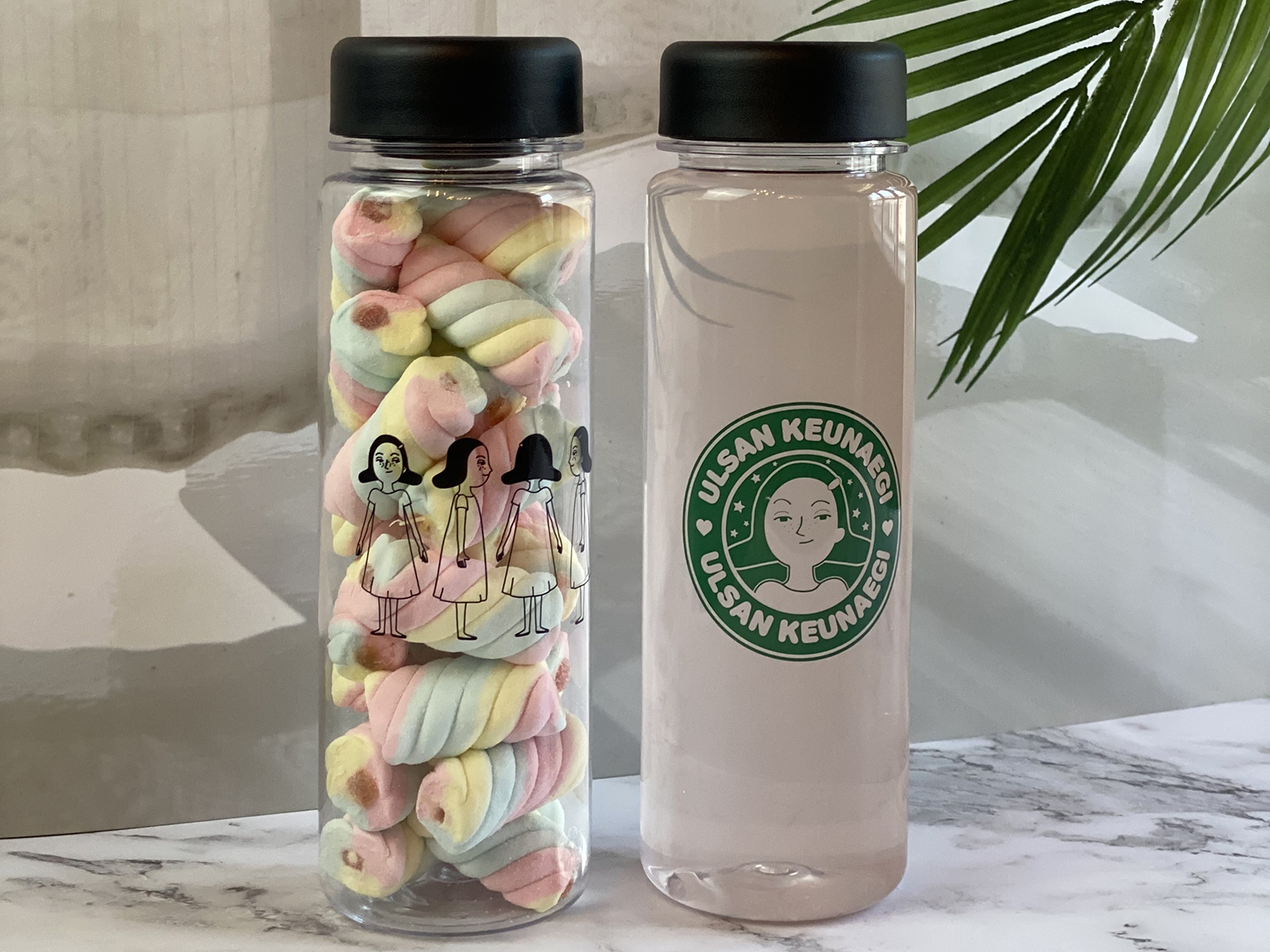 투명물통 2종(검정, 초록) 이미지