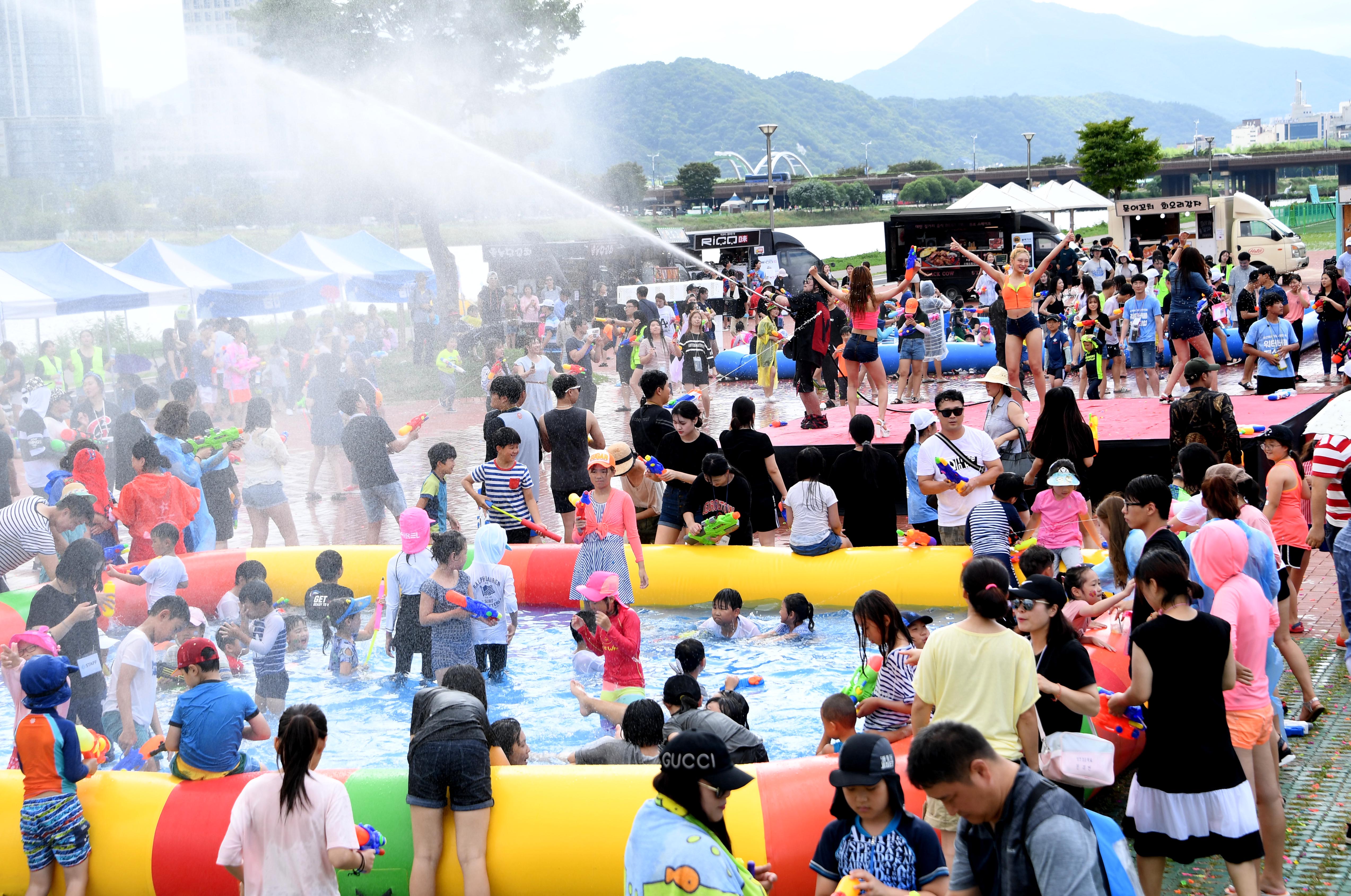 워터버블 축제 이미지